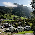 Near Lift & Glacier Apartman *
